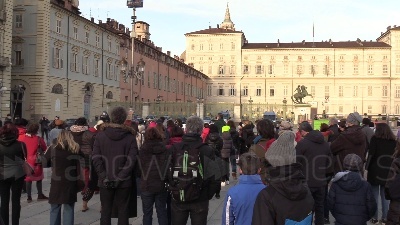 Scene from Scuola, popolo anti dad torna in piazza a Torino: "Governo fa solo false promesse"