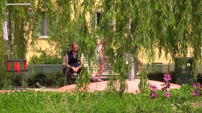 Scene from Fase 2, mascherine e distanziamento: i bimbi tornano nei parchi di Milano