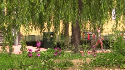 Scene from Fase 2, mascherine e distanziamento: i bimbi tornano nei parchi di Milano