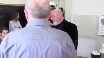 Scene from Regionali, Bonaccini nella cabina elettorale: "Ci resto mezzora"