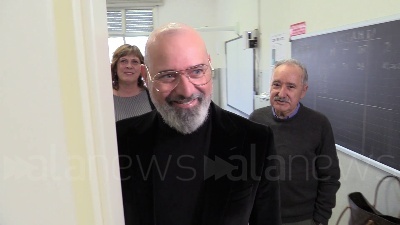 Scene from Regionali, Bonaccini nella cabina elettorale: "Ci resto mezzora"