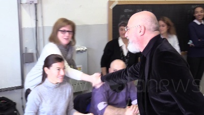 Scene from Regionali, Bonaccini nella cabina elettorale: "Ci resto mezzora"