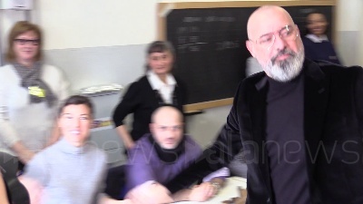 Scene from Regionali, Bonaccini nella cabina elettorale: "Ci resto mezzora"