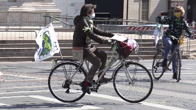 Scene from Milano, Bike Strike di Fridays for Future in Duomo: "Basta false promesse"