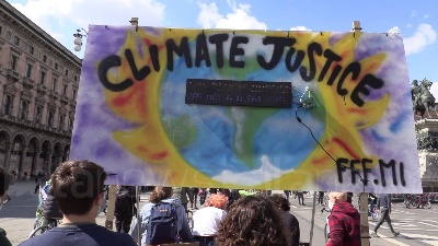 Scene from Milano, Bike Strike di Fridays for Future in Duomo: "Basta false promesse"