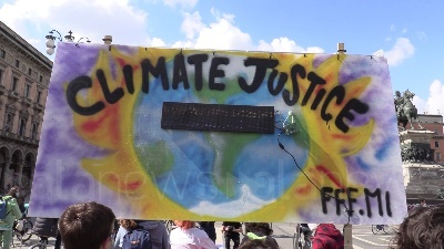 Scene from Milano, Bike Strike di Fridays for Future in Duomo: "Basta false promesse"