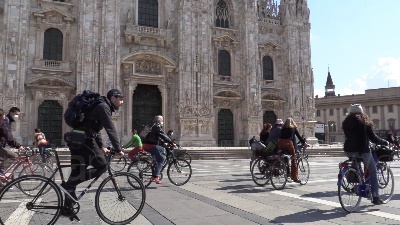 Scene from Milano, Bike Strike di Fridays for Future in Duomo: "Basta false promesse"