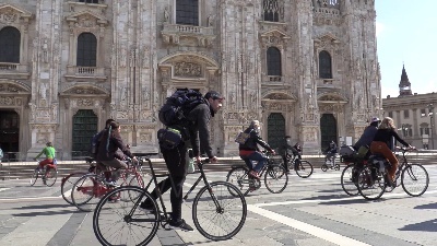 Scene from Milano, Bike Strike di Fridays for Future in Duomo: "Basta false promesse"