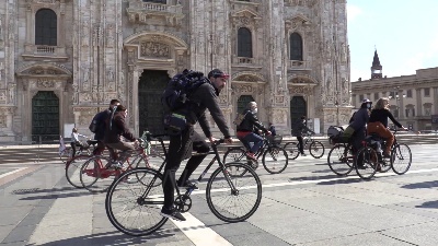 Scene from Milano, Bike Strike di Fridays for Future in Duomo: "Basta false promesse"