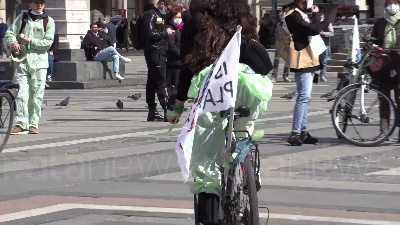 Scene from Milano, Bike Strike di Fridays for Future in Duomo: "Basta false promesse"
