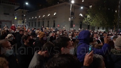 Scene from Green Pass, in centinaia al Memoriale della Shoah a Milano contro strumentalizzazione