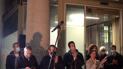 Scene from Green Pass, in centinaia al Memoriale della Shoah a Milano contro strumentalizzazione