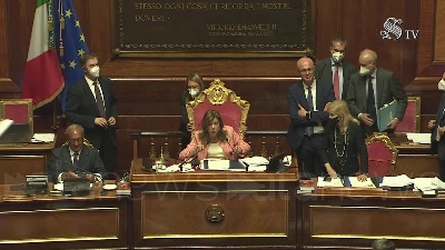Scene from Governo, Draghi ottiene la fiducia: 95 sì, 38 no, solo 133 i votanti