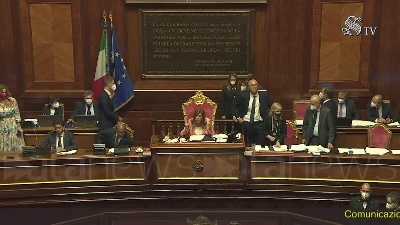 Scene from Governo, Draghi ottiene la fiducia: 95 sì, 38 no, solo 133 i votanti
