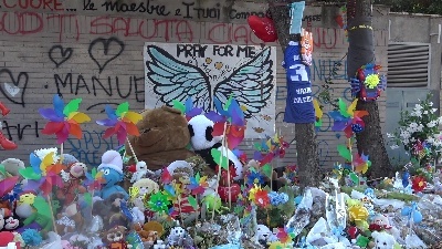 Scene from Incidente Casal Palocco, il quartiere si stringe intorno a Manuel