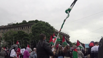 Scene from Milano, centinaia di palestinesi manifestano davanti al Castello