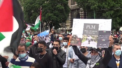 Scene from Milano, centinaia di palestinesi manifestano davanti al Castello