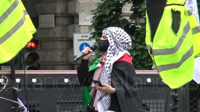 Scene from Milano, centinaia di palestinesi manifestano davanti al Castello