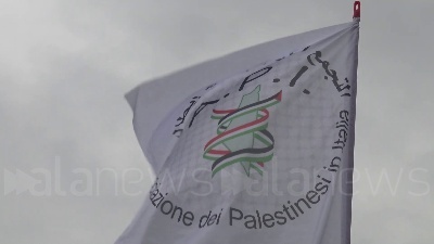 Scene from Milano, centinaia di palestinesi manifestano davanti al Castello