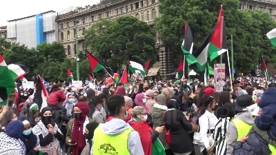 Scene from Milano, centinaia di palestinesi manifestano davanti al Castello