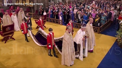 Scene from Carlo III lascia Westminster sulle note di "God save the King"