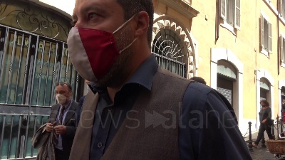 Scene from Blocco licenziamenti, Salvini: "In settimana vedrò Confindustria e sindacati per sintesi"