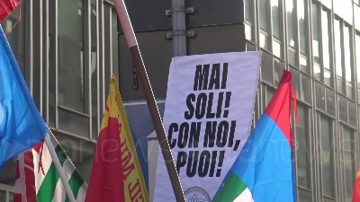 Scene from Milano, presidio dei metalmeccanici: "Rispetto per i lavoratori, rischiamo conflitto sociale"