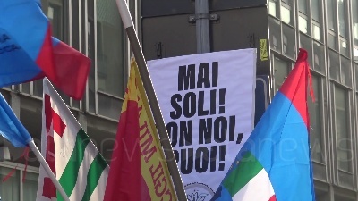 Scene from Milano, presidio dei metalmeccanici: "Rispetto per i lavoratori, rischiamo conflitto sociale"