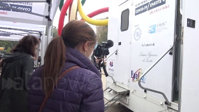 Scene from Coronavirus, test gratis a Milano: "C'è voglia di prevenzione, la gente va via soddisfatta"
