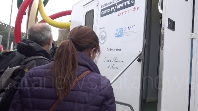 Scene from Coronavirus, test gratis a Milano: "C'è voglia di prevenzione, la gente va via soddisfatta"