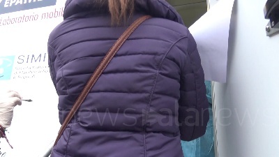 Scene from Coronavirus, test gratis a Milano: "C'è voglia di prevenzione, la gente va via soddisfatta"