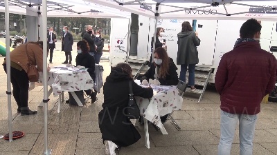 Scene from Coronavirus, test gratis a Milano: "C'è voglia di prevenzione, la gente va via soddisfatta"