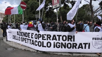 Scene from Lavoratori dello spettacolo in protesta a Palermo: "Senza ossigeno, vogliamo ripartire"