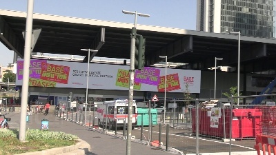 Scene from Milano, colonne di fumo alla stazione Garibaldi: "Gli allarmi sono scattati alle 9"
