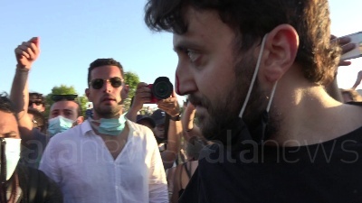 Scene from Mondragone, manifestante colpito alla testa durante una violenta carica della polizia