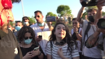 Scene from Mondragone, manifestante colpito alla testa durante una violenta carica della polizia