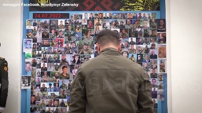 Scene from Ucraina, Zelensky rende omaggio alle vittime della guerra: "Sono nostri eroi"