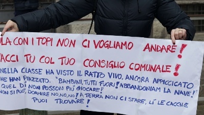 Scene from Milano, problema ratti a scuola: "I nostri figli sono andati alla materna con i topi"