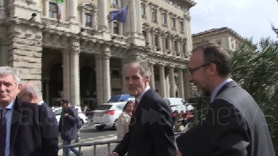 Scene from Conte riceve l'ambasciatore francese e lui: "Roma è bellissima"