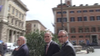 Scene from Conte riceve l'ambasciatore francese e lui: "Roma è bellissima"