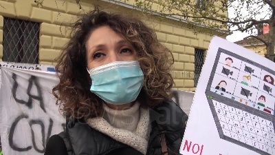 Scene from Scuola, sciopero nazionale dalla Dad: "È un metodo buono solo per riempire sacchi"