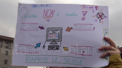 Scene from Scuola, sciopero nazionale dalla Dad: "È un metodo buono solo per riempire sacchi"