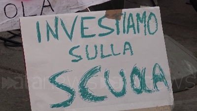 Scene from Scuola, sciopero nazionale dalla Dad: "È un metodo buono solo per riempire sacchi"