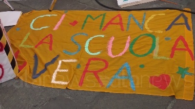 Scene from Scuola, sciopero nazionale dalla Dad: "È un metodo buono solo per riempire sacchi"
