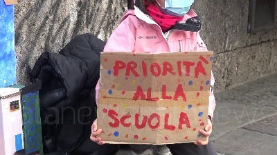 Scene from Scuola, sciopero nazionale dalla Dad: "È un metodo buono solo per riempire sacchi"