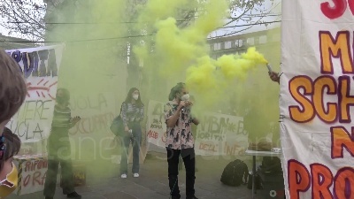 Scene from Scuola, sciopero nazionale dalla Dad: "È un metodo buono solo per riempire sacchi"