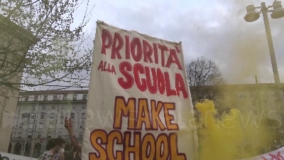 Scene from Scuola, sciopero nazionale dalla Dad: "È un metodo buono solo per riempire sacchi"