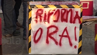 Scene from Scuola, sciopero nazionale dalla Dad: "È un metodo buono solo per riempire sacchi"