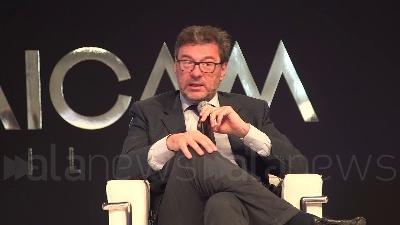 Scene from Green Pass, Giorgetti: "Misura per aumentare la libertà e per riaprire"