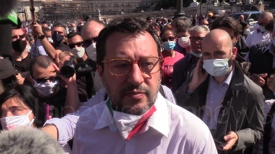 Scene from 2 giugno, Salvini: "Manifestare proprie idee è il bello della democrazia"